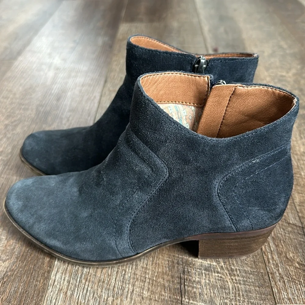 Lucky Brand Brolley Ankle Boot / Booties Navy leather zip boots. - Picture 8 of 15